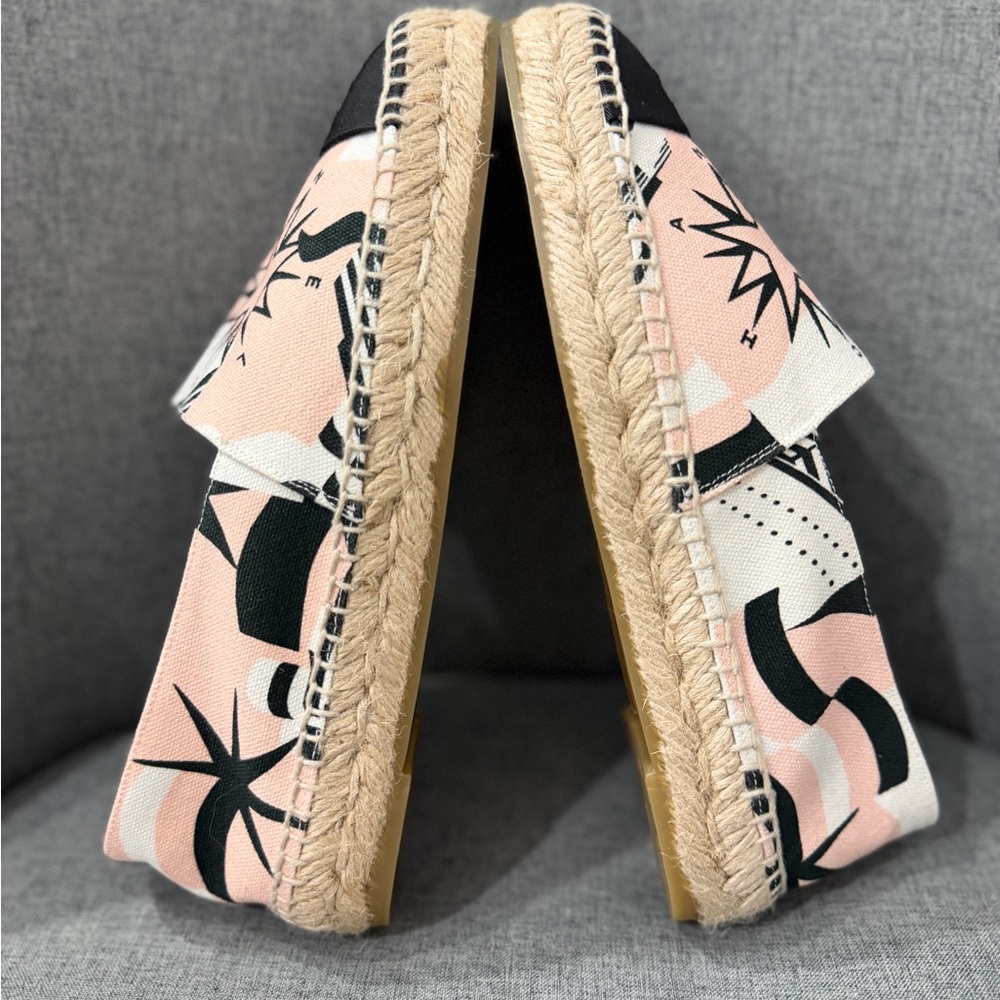 CHANEL Espadrilles - Black, Cream, and Pink Star Design - Picture 5 of 9